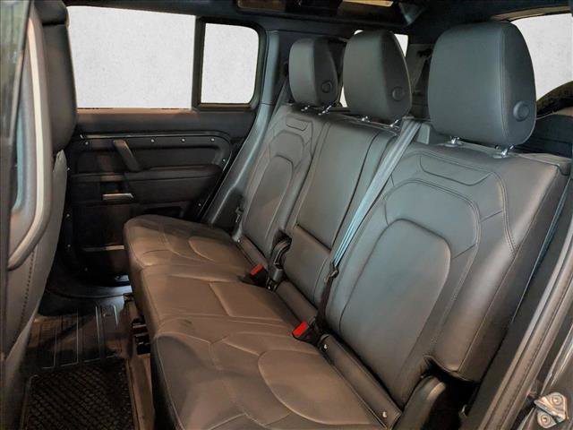 Used 2025 Land Rover Defender 110 X-Dynamic SE AWD/4WD image 18
