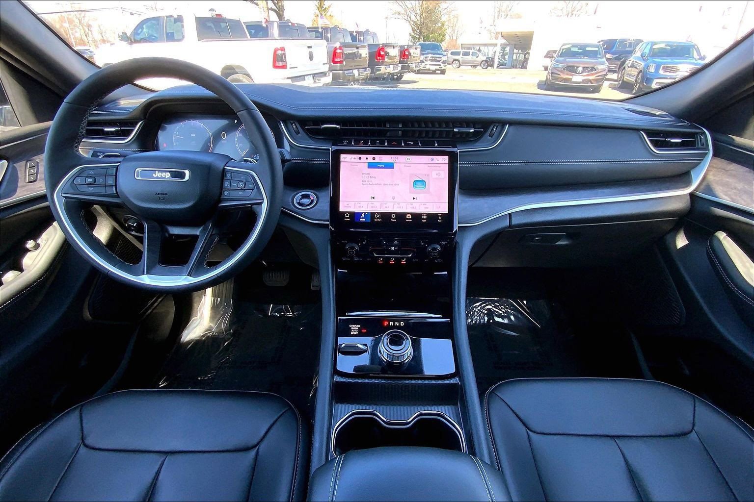 Used 2024 Jeep Grand Cherokee Limited AWD/4WD image 15