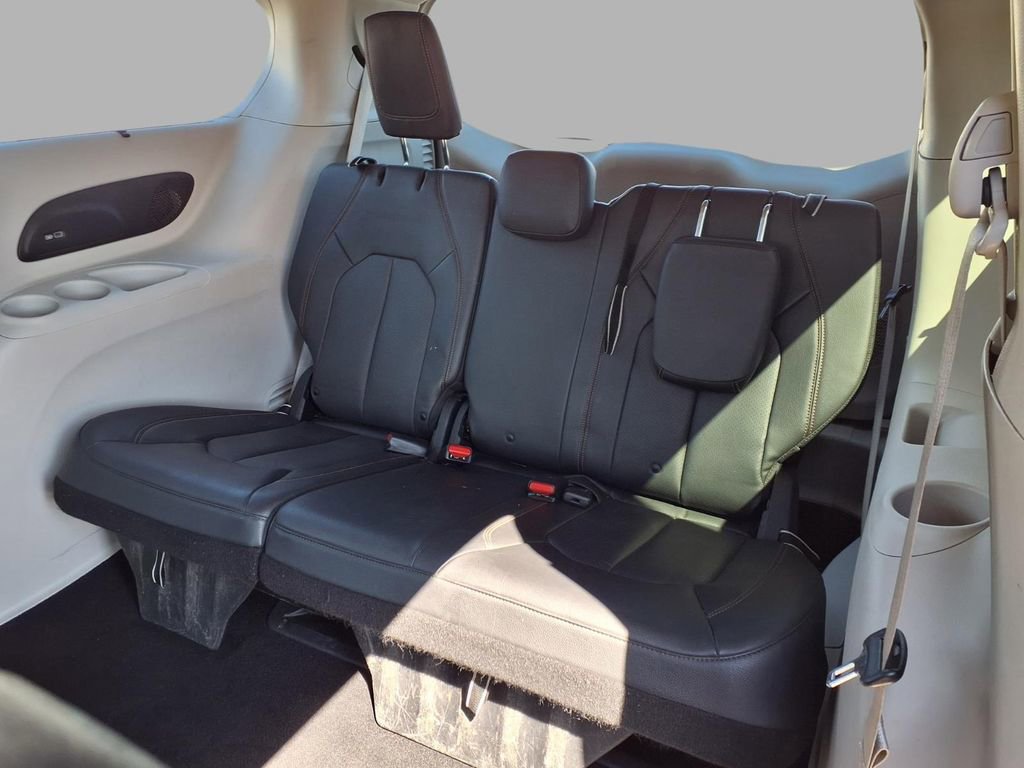 Used 2020 Chrysler Pacifica Touring-L Plus image 26