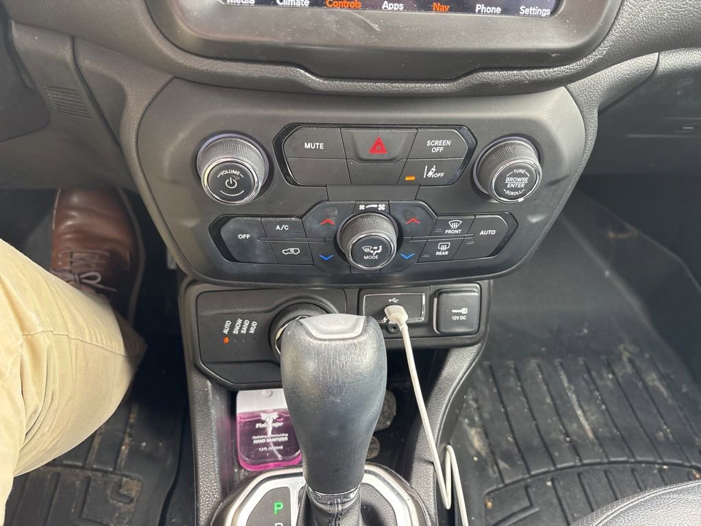 Used 2022 Jeep Renegade Limited AWD/4WD image 27