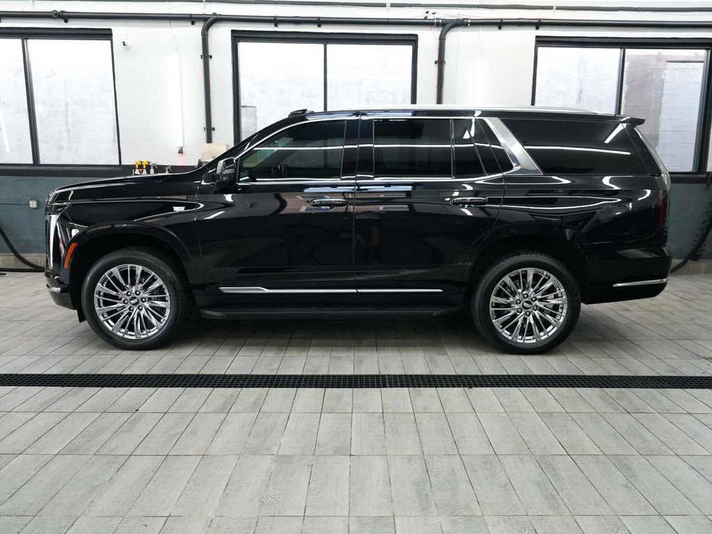 Used 2025 Cadillac Escalade Premium Luxury w/ LPO, Floor Liner Package AWD/4WD image 4