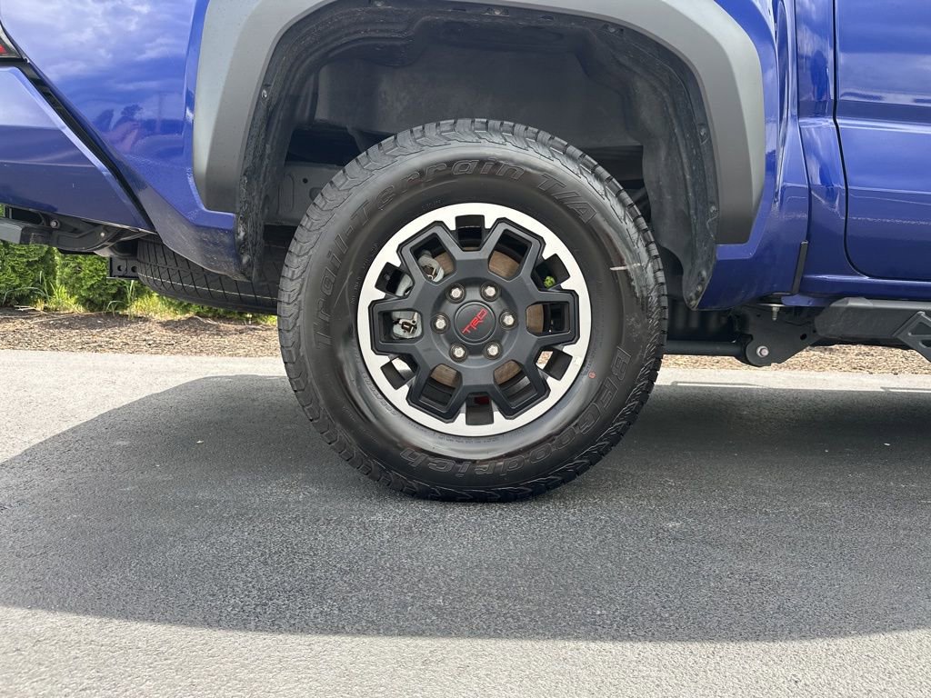 Certified 2025 Toyota Tacoma TRD Off-Road AWD/4WD image 36
