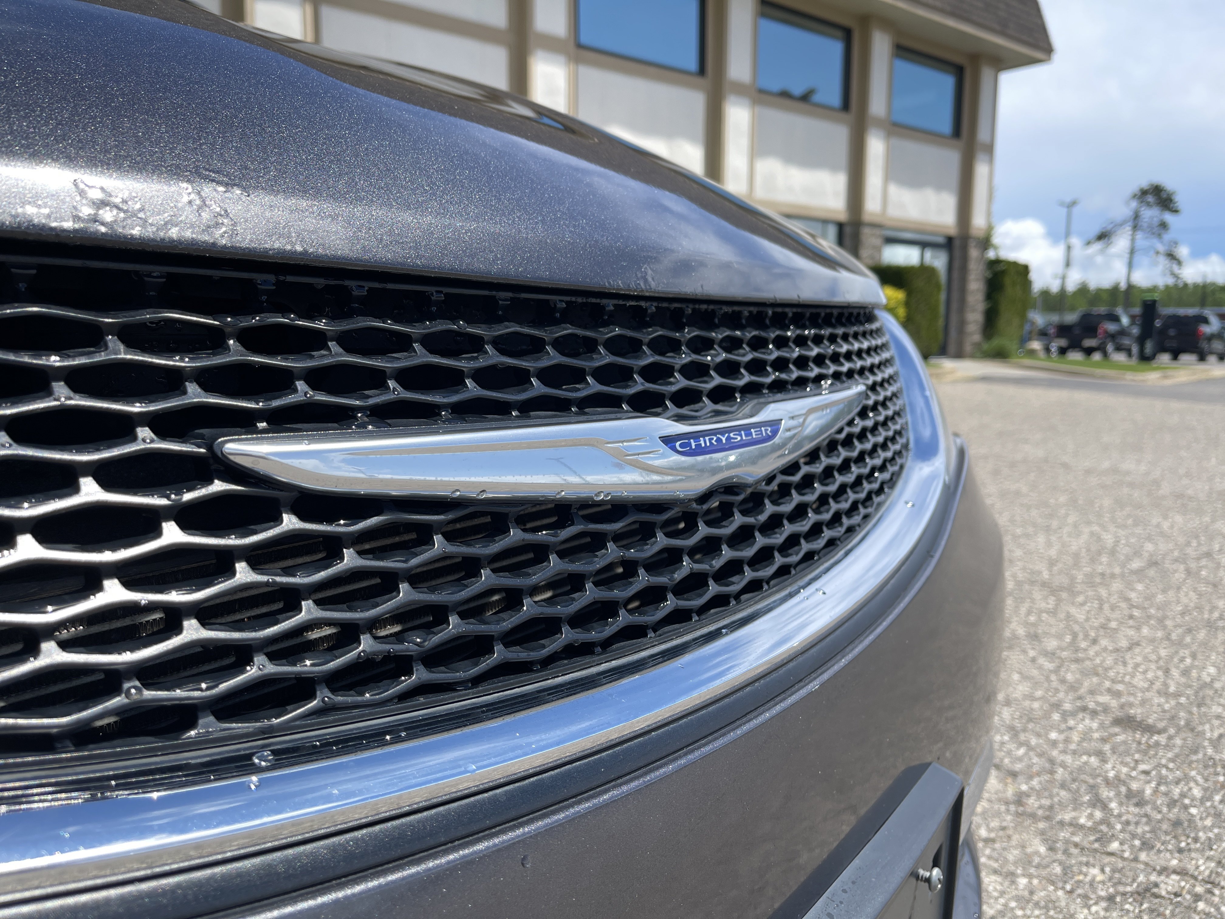 Used 2020 Chrysler Pacifica Limited FWD image 29