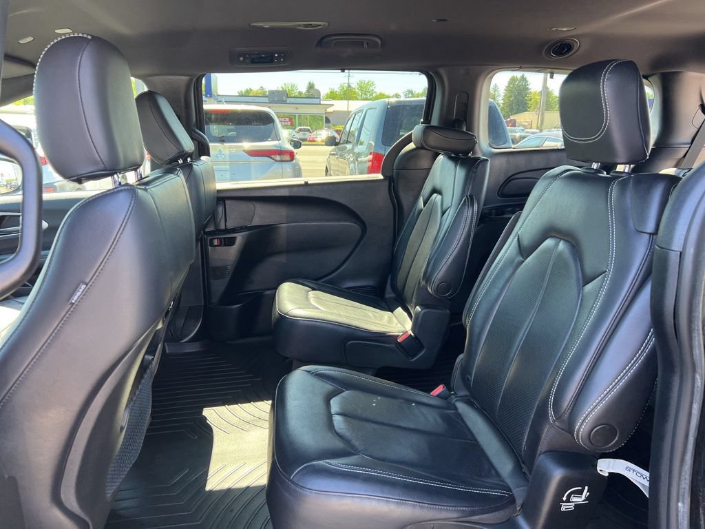 Used 2022 Chrysler Pacifica Touring-L w/ S Appearance Package AWD/4WD image 23
