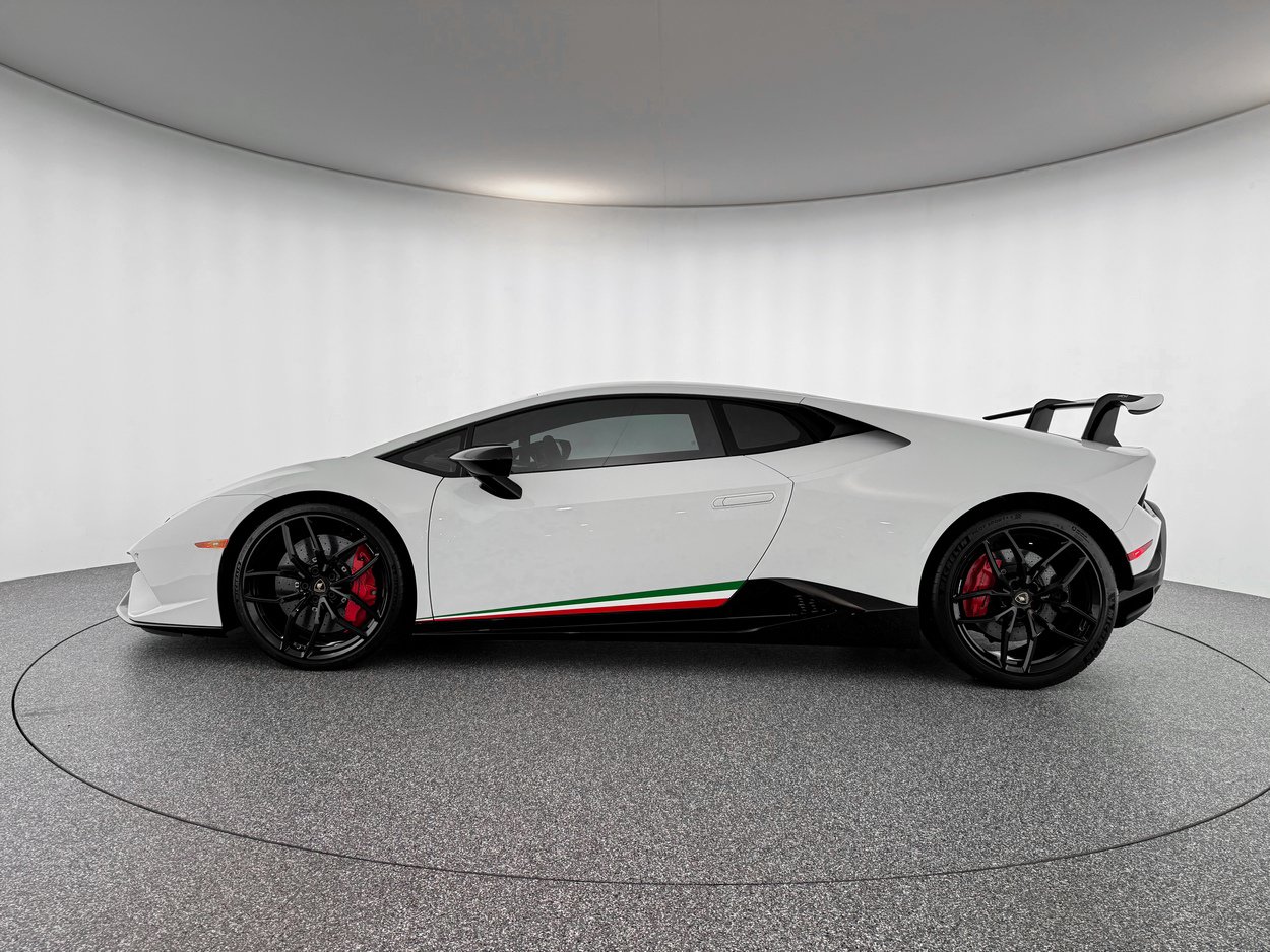 Used 2018 Lamborghini Huracan Performante AWD/4WD image 2
