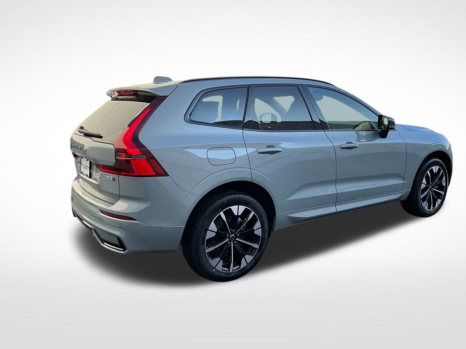 New 2026 Volvo XC60 B5 Plus w/ Protection Package Premier AWD/4WD image 5