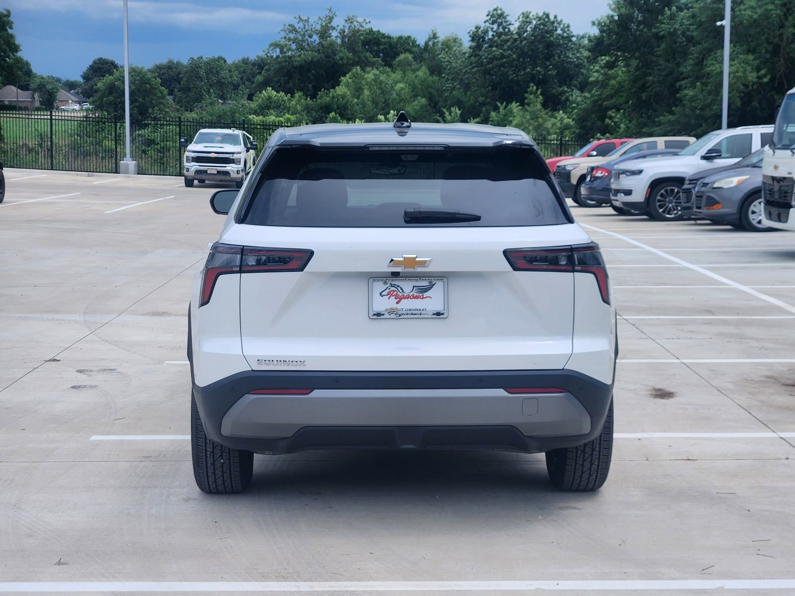 New 2026 Chevrolet Equinox LT w/ Convenience Package II FWD image 8