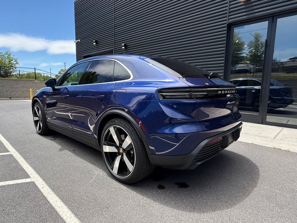 New 2025 Porsche Macan 4S Electric AWD/4WD image 3