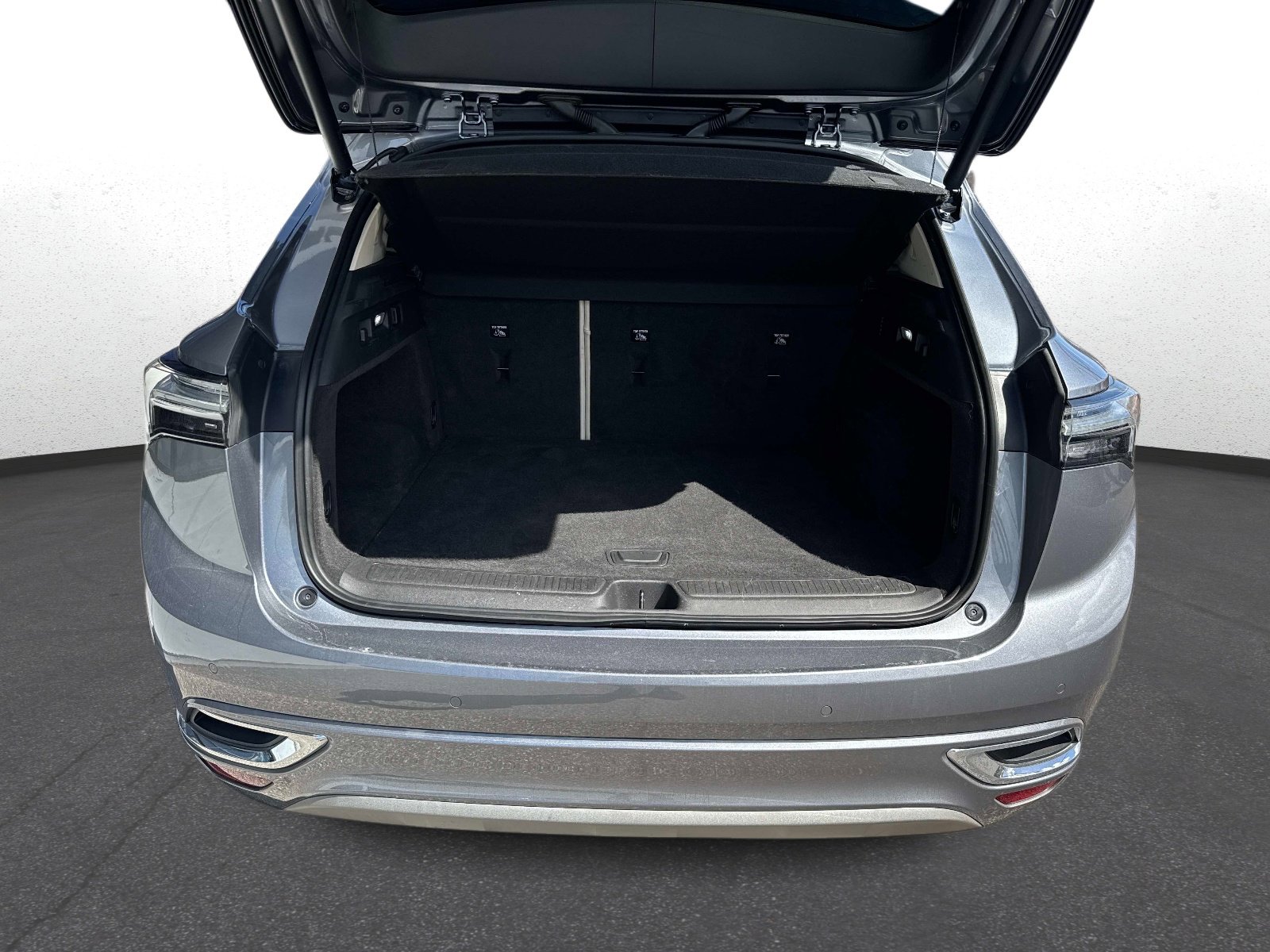 Used 2022 Buick Envision Avenir w/ Technology Package II image 11