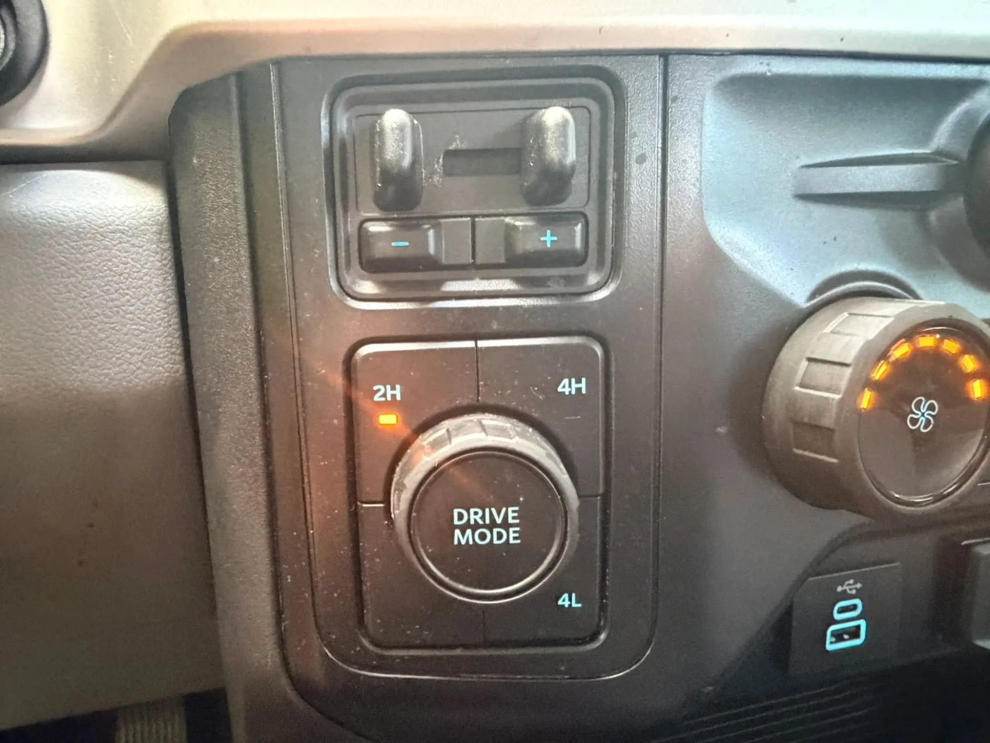 Used 2025 Ford F350 XLT AWD/4WD image 23