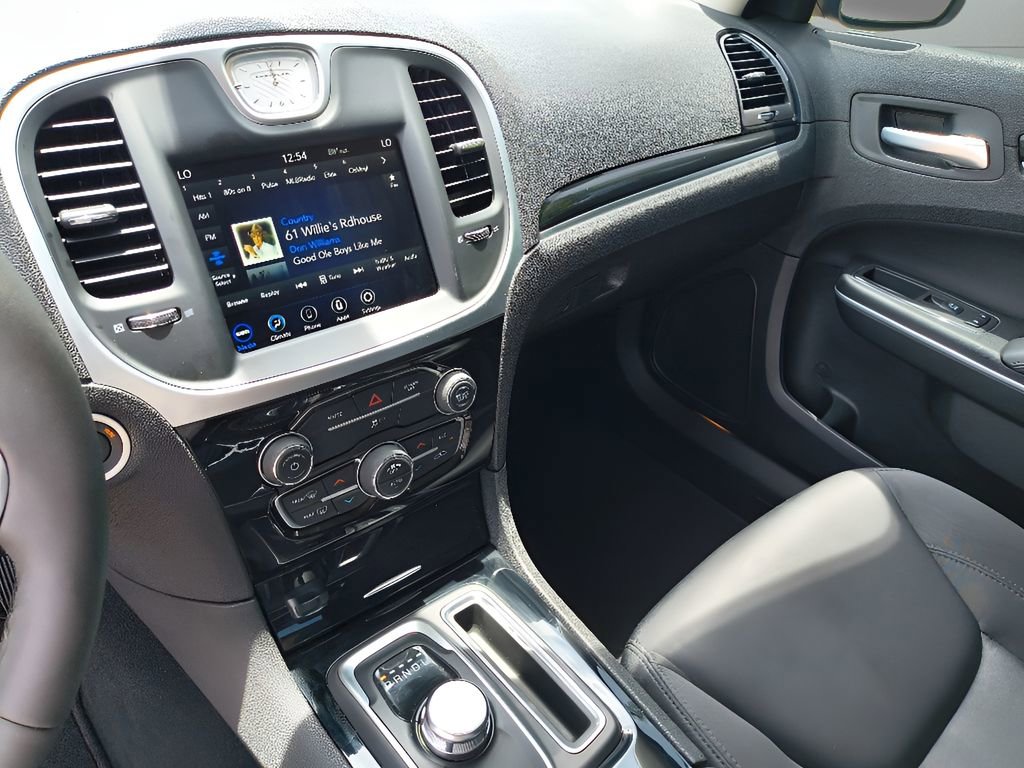 Used 2023 Chrysler 300 Touring w/ Sport Appearance Package image 18