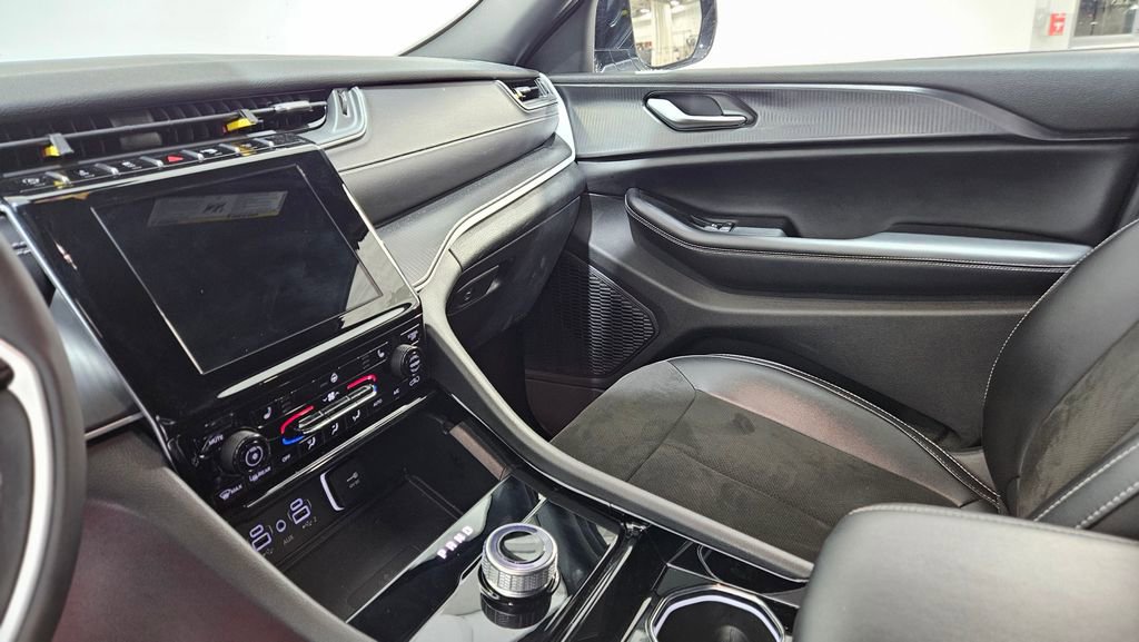 Used 2023 Jeep Grand Cherokee Altitude image 15