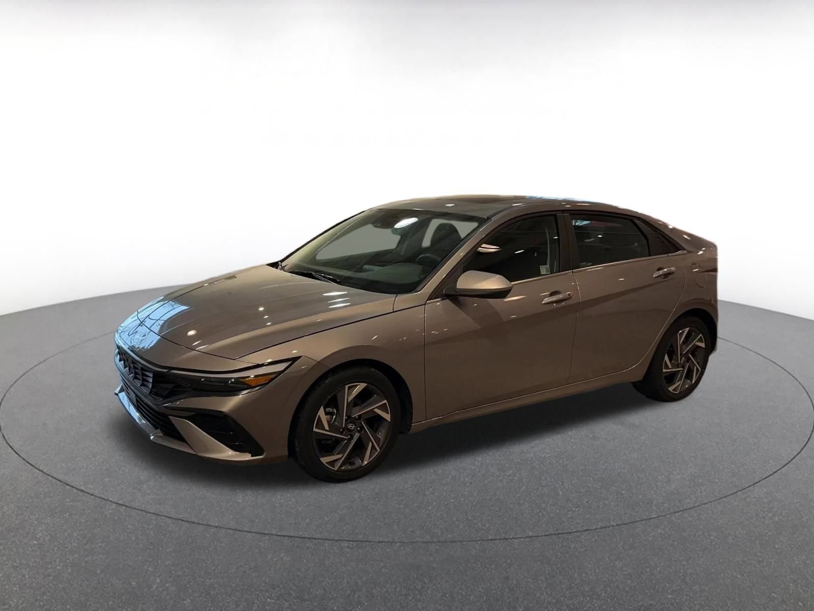 Used 2025 Hyundai Elantra SEL image 8