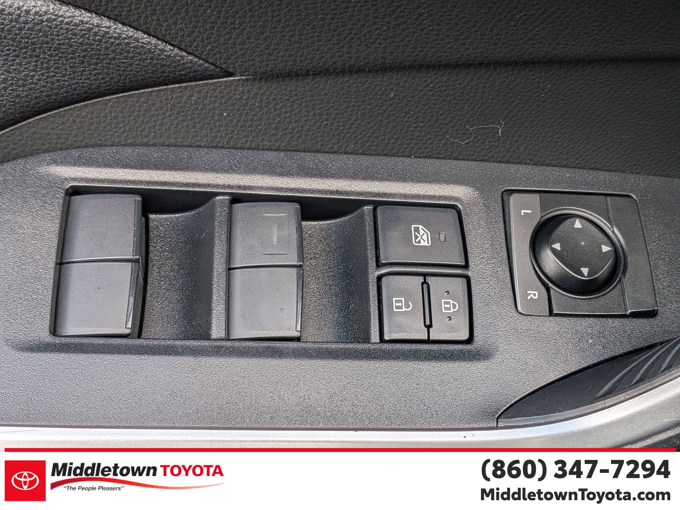 Used 2021 Toyota RAV4 SE w/ Weather & Moonroof Package AWD/4WD image 7