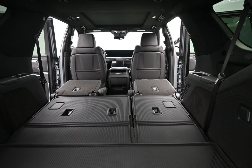 New 2026 Cadillac Escalade Sport w/ LPO, ONYX Package AWD/4WD image 17