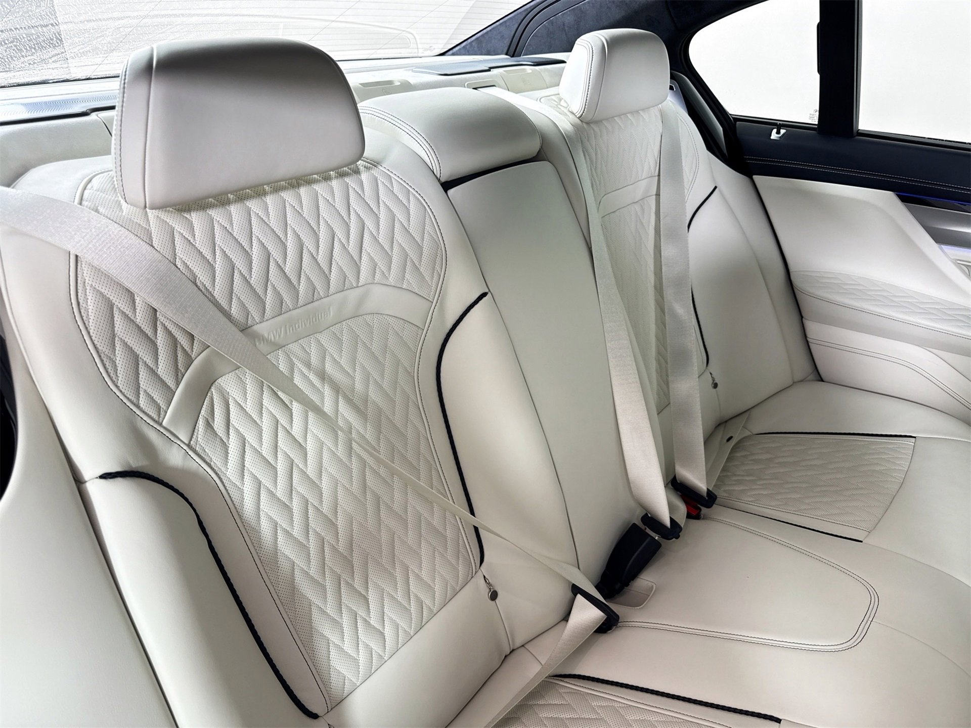 Used 2022 BMW ALPINA B7 xDrive ALPINA B7 xDrive image 22