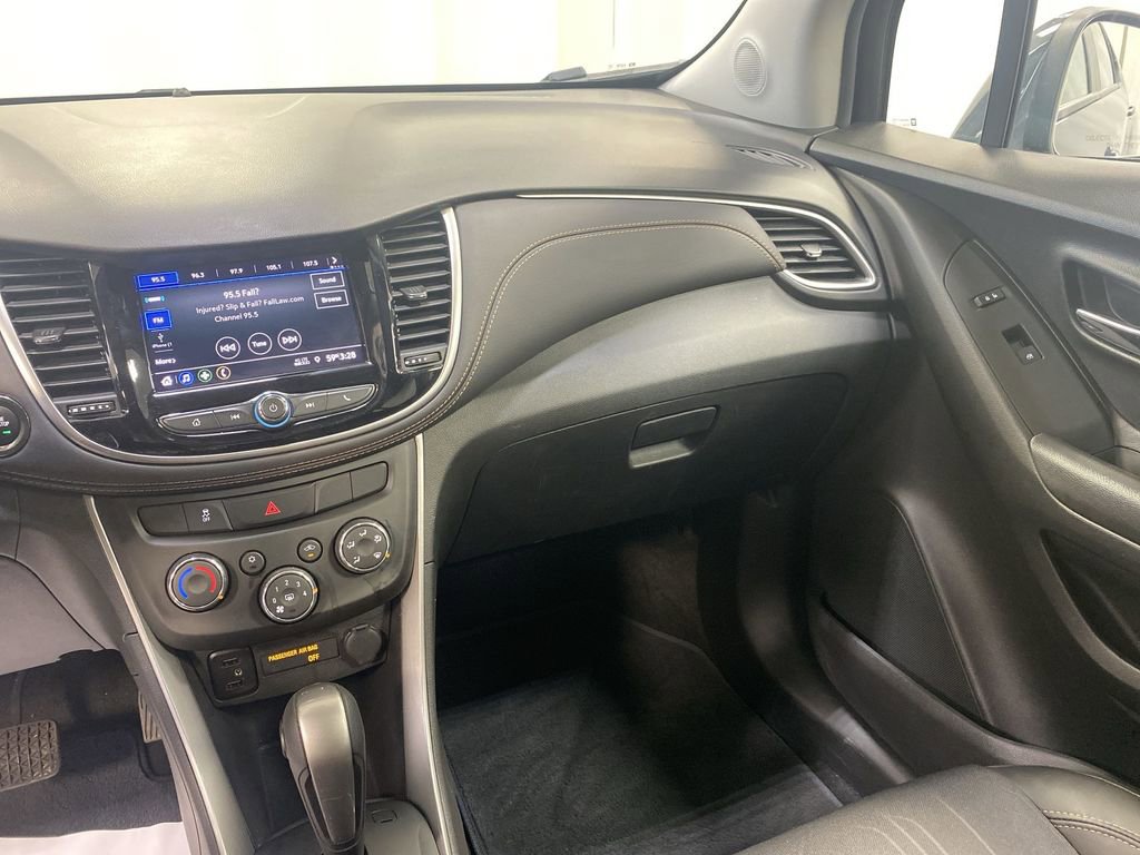 Certified 2022 Chevrolet Trax LT w/ Driver Confidence Package image 24
