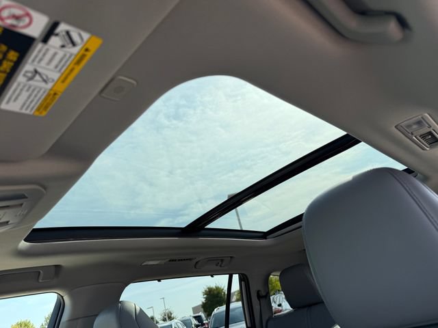 Used 2023 Toyota Highlander Platinum FWD image 34