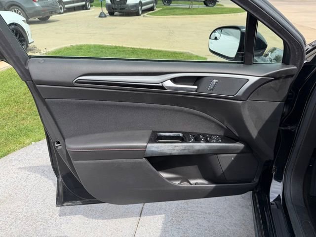 Used 2016 Ford Fusion SE w/ Equipment Group 201A image 8