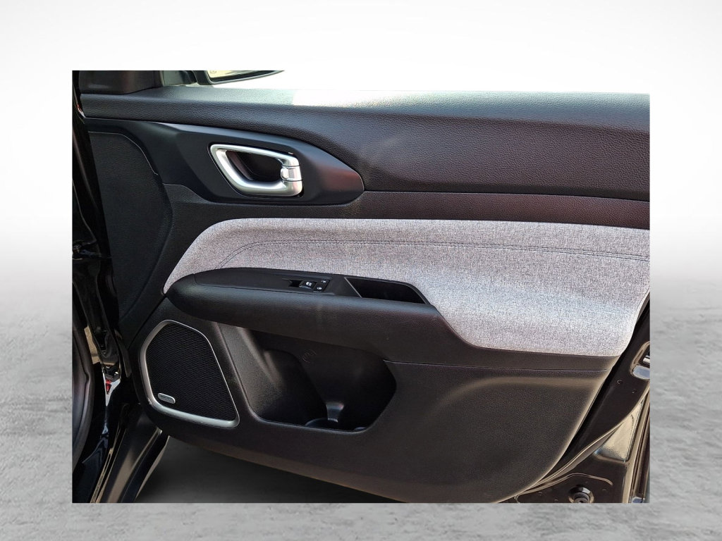 Used 2022 Jeep Compass Latitude w/ Sun and Sound Group AWD/4WD image 10