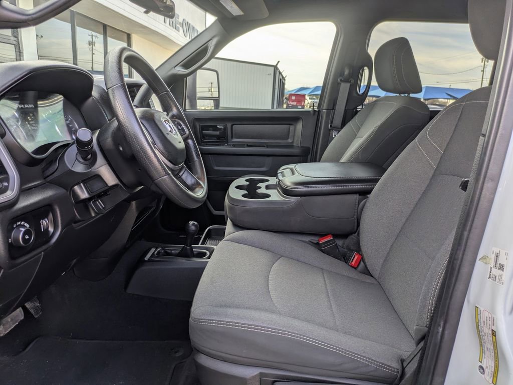 Used 2024 RAM 3500 Tradesman w/ Chrome Appearance Group image 24