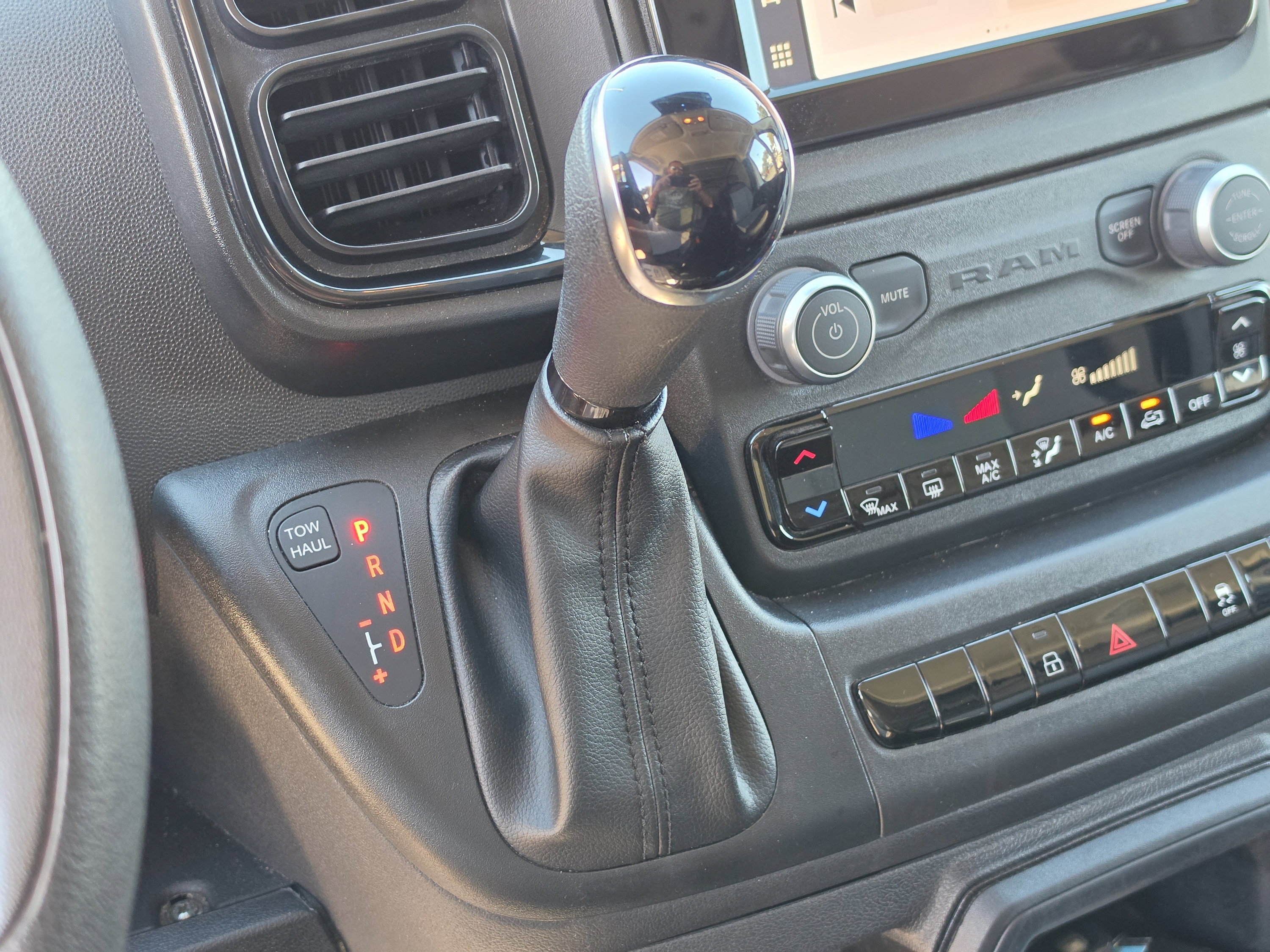 Used 2025 RAM ProMaster 2500 w/ Convenience Group FWD image 28