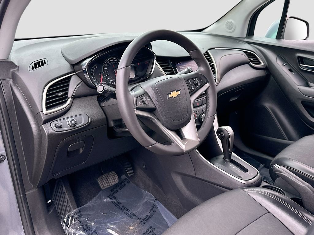Used 2020 Chevrolet Trax LT w/ Driver Confidence Package image 9