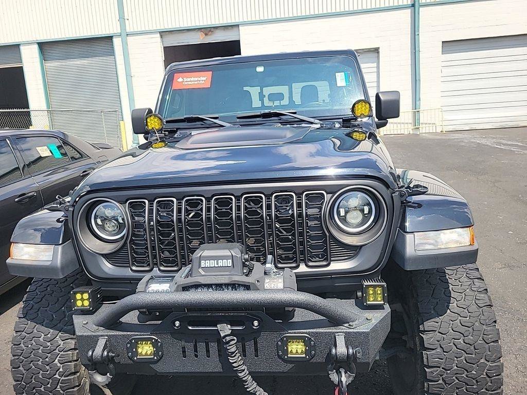 Used 2022 Jeep Gladiator Overland w/ Popular Equipment Package AWD/4WD image 2