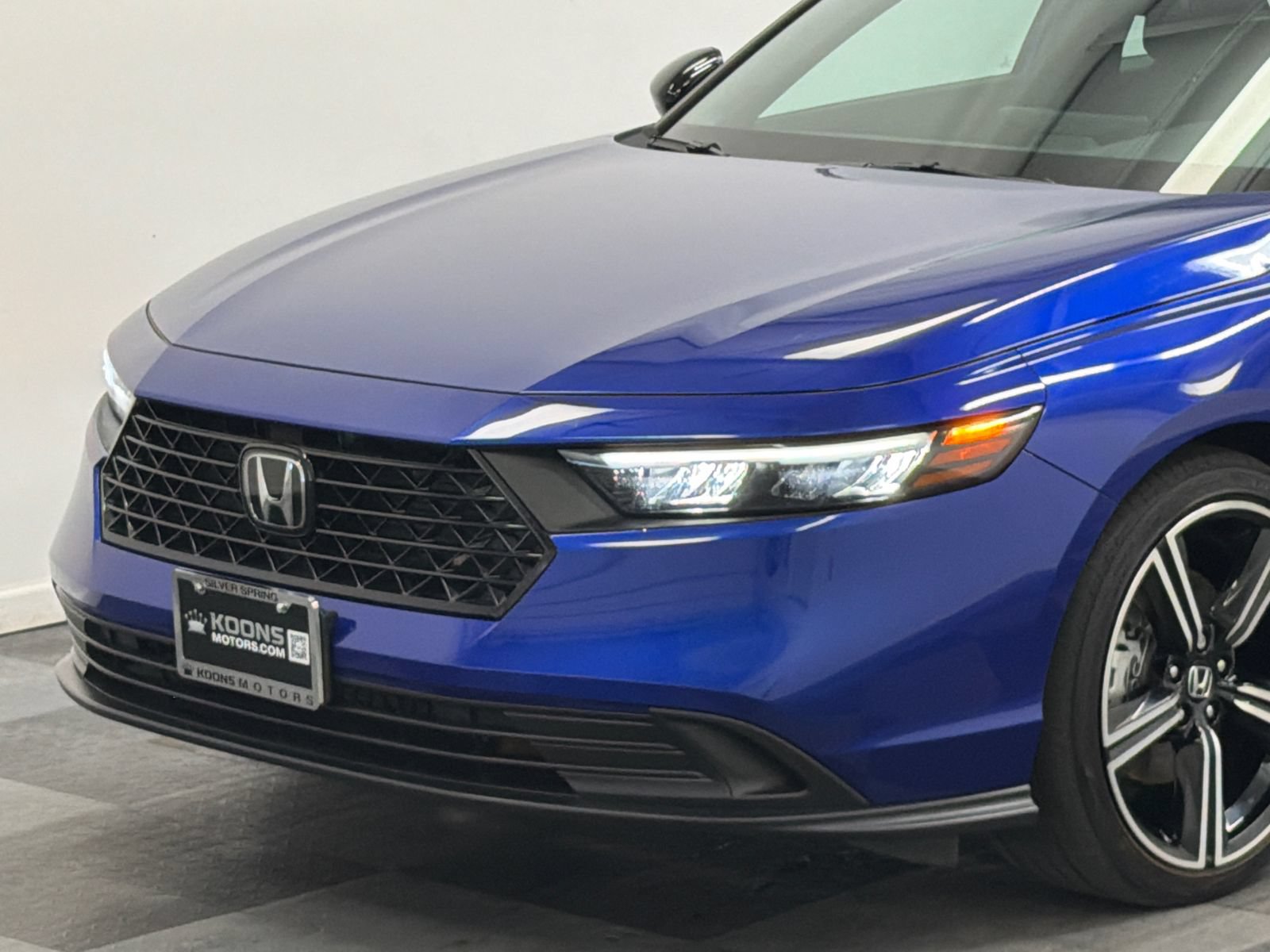 Used 2025 Honda Accord Sport image 2