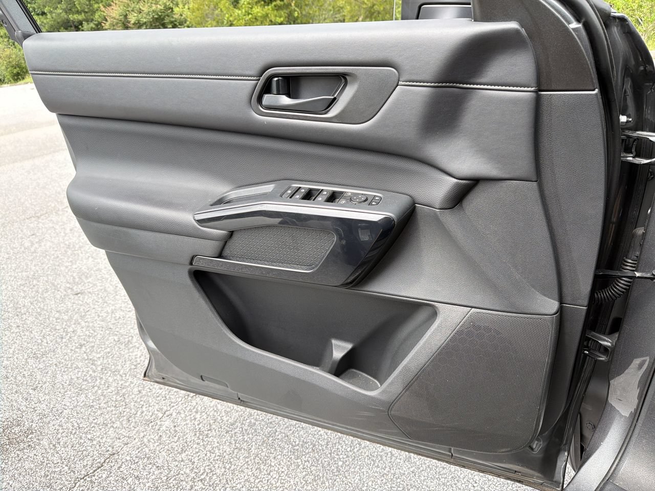 Certified 2025 Nissan Pathfinder SV FWD image 12