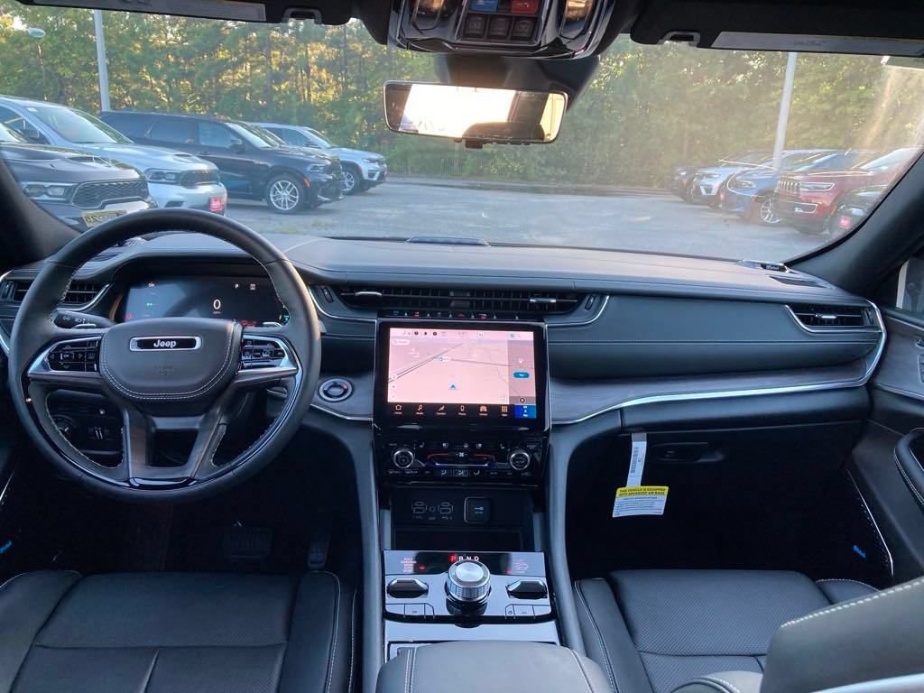 New 2024 Jeep Grand Cherokee Overland w/ Advanced Protech Group III AWD/4WD image 13