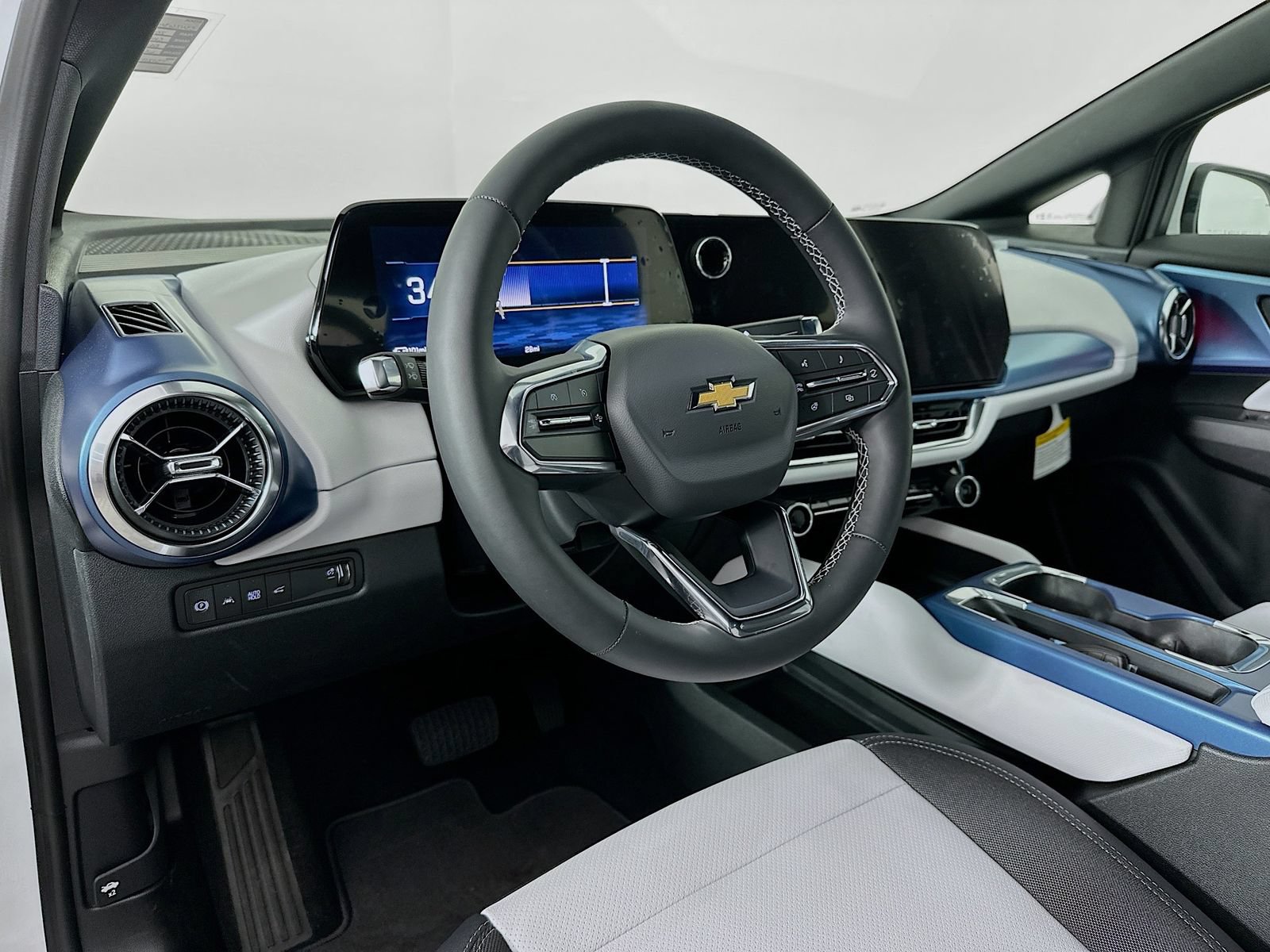 New 2026 Chevrolet Equinox EV LT AWD/4WD image 10
