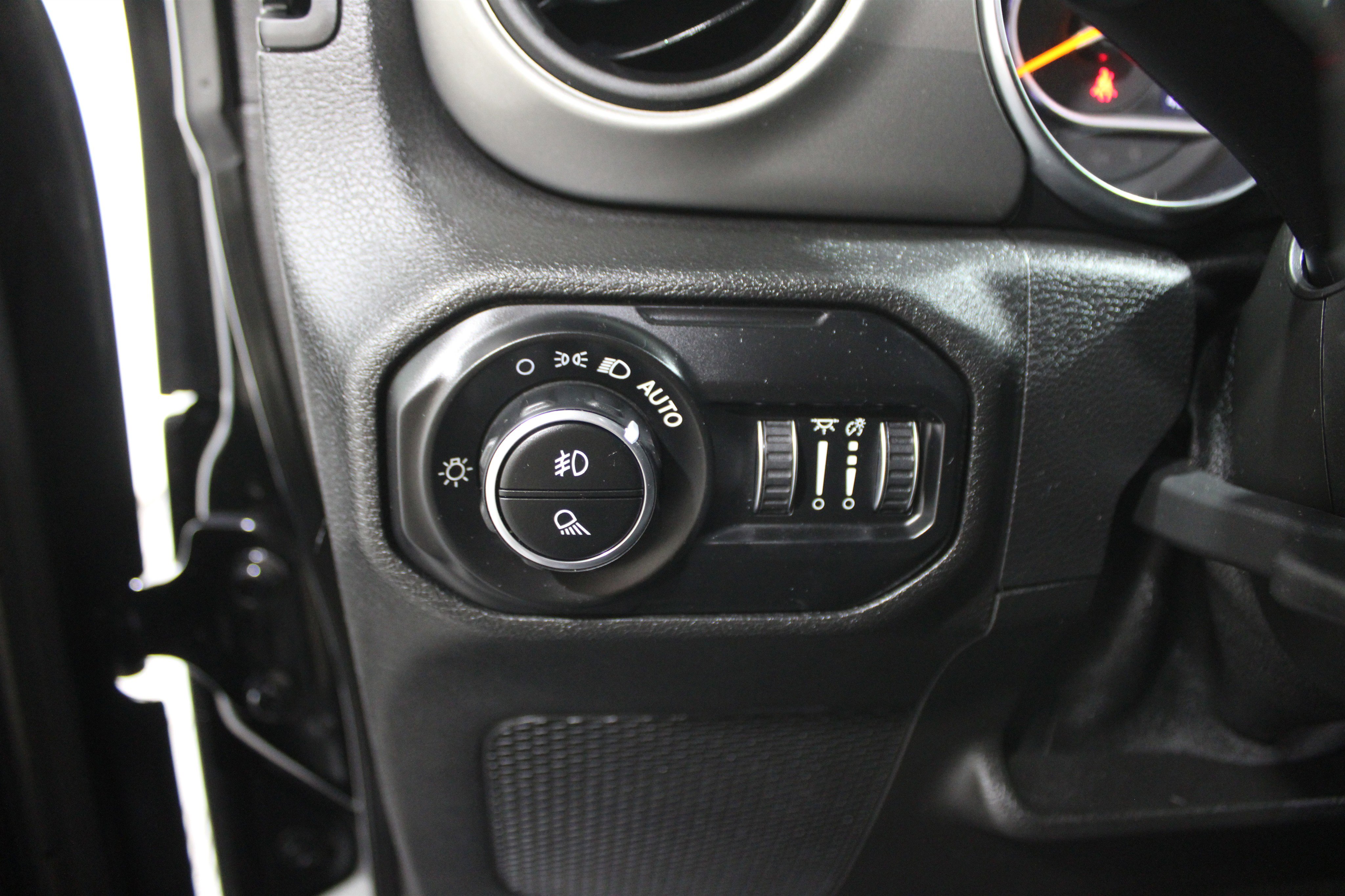 Used 2021 Jeep Gladiator Willys image 8