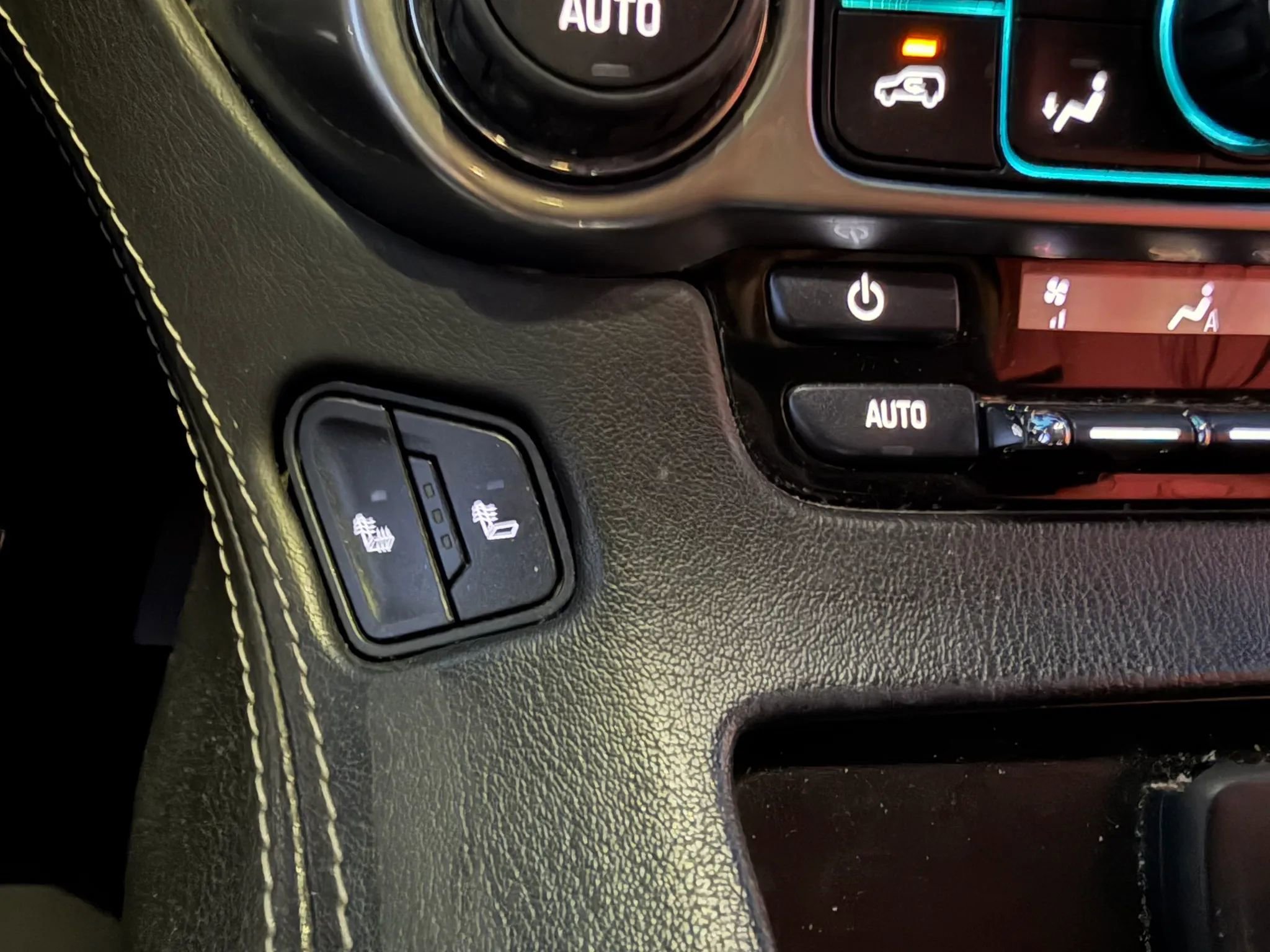 Used 2020 Chevrolet Suburban LT RWD image 23
