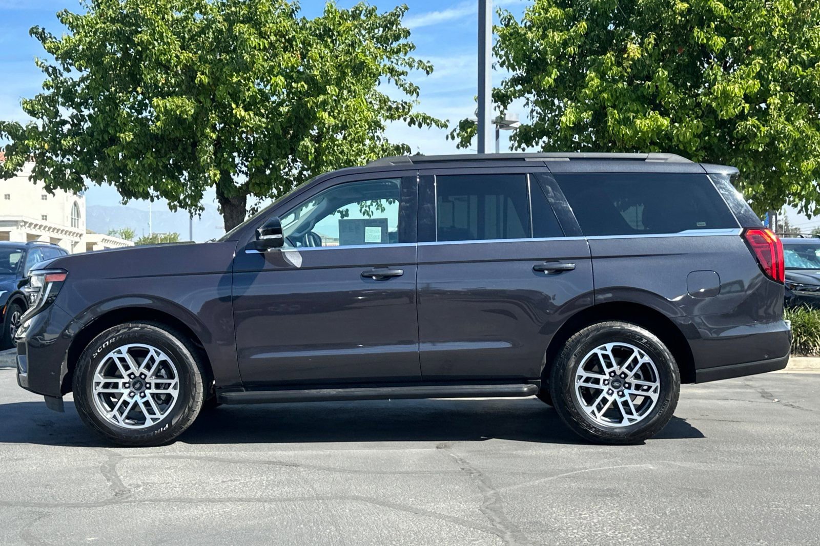 Used 2025 Ford Expedition Active image 7