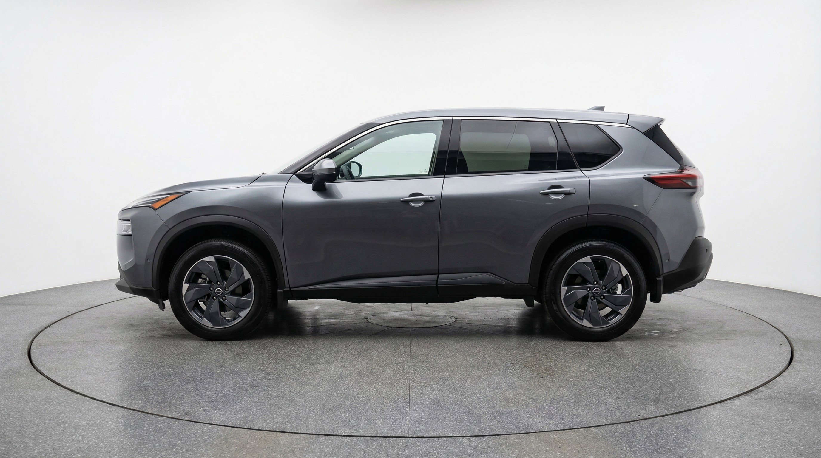 Used 2025 Nissan Rogue SV image 5