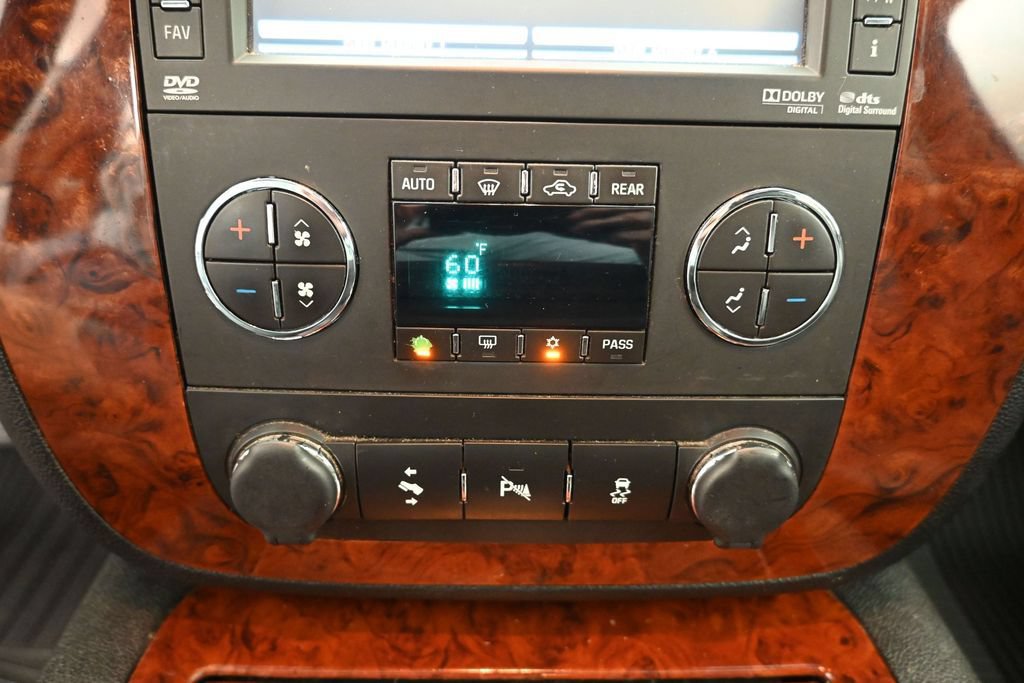 Used 2014 Chevrolet Suburban LTZ AWD/4WD image 18
