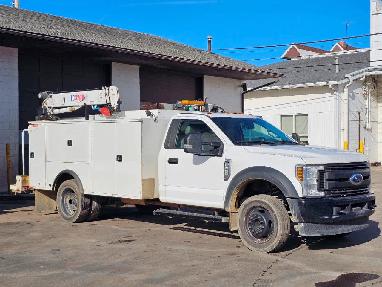 Used 2018 Ford F550 4x4 Regular Cab Super Duty image 2
