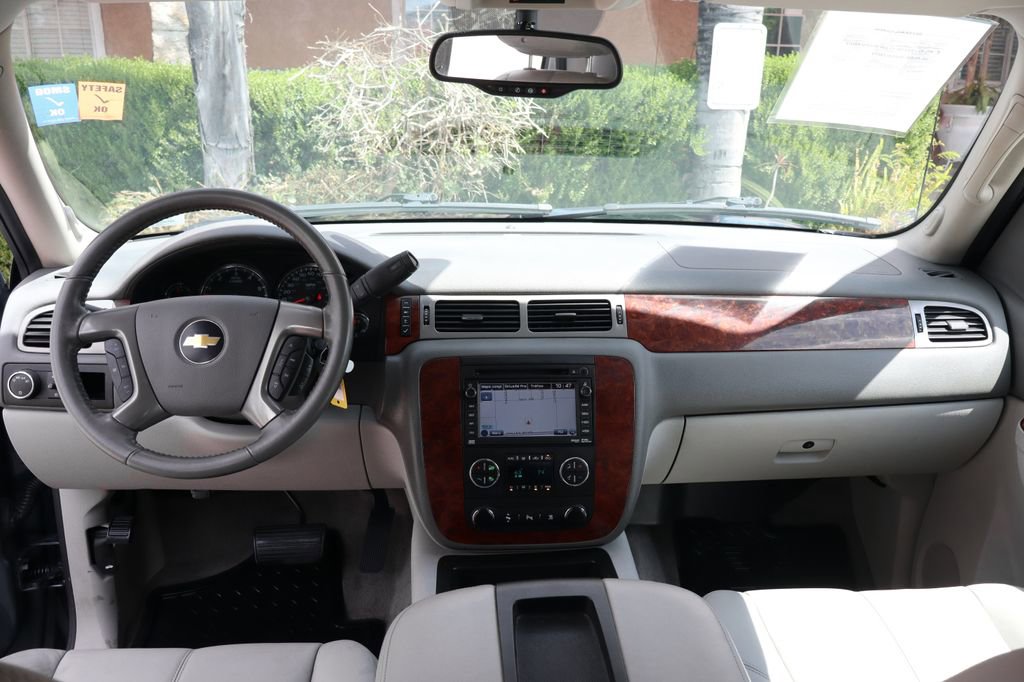 Used 2011 Chevrolet Avalanche LT RWD image 30