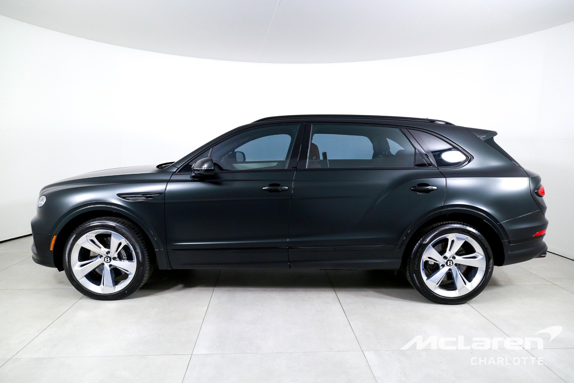 Used 2023 Bentley Bentayga Extended Wheelbase image 5