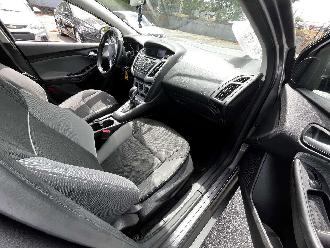 Used 2014 Ford Focus SE FWD image 14