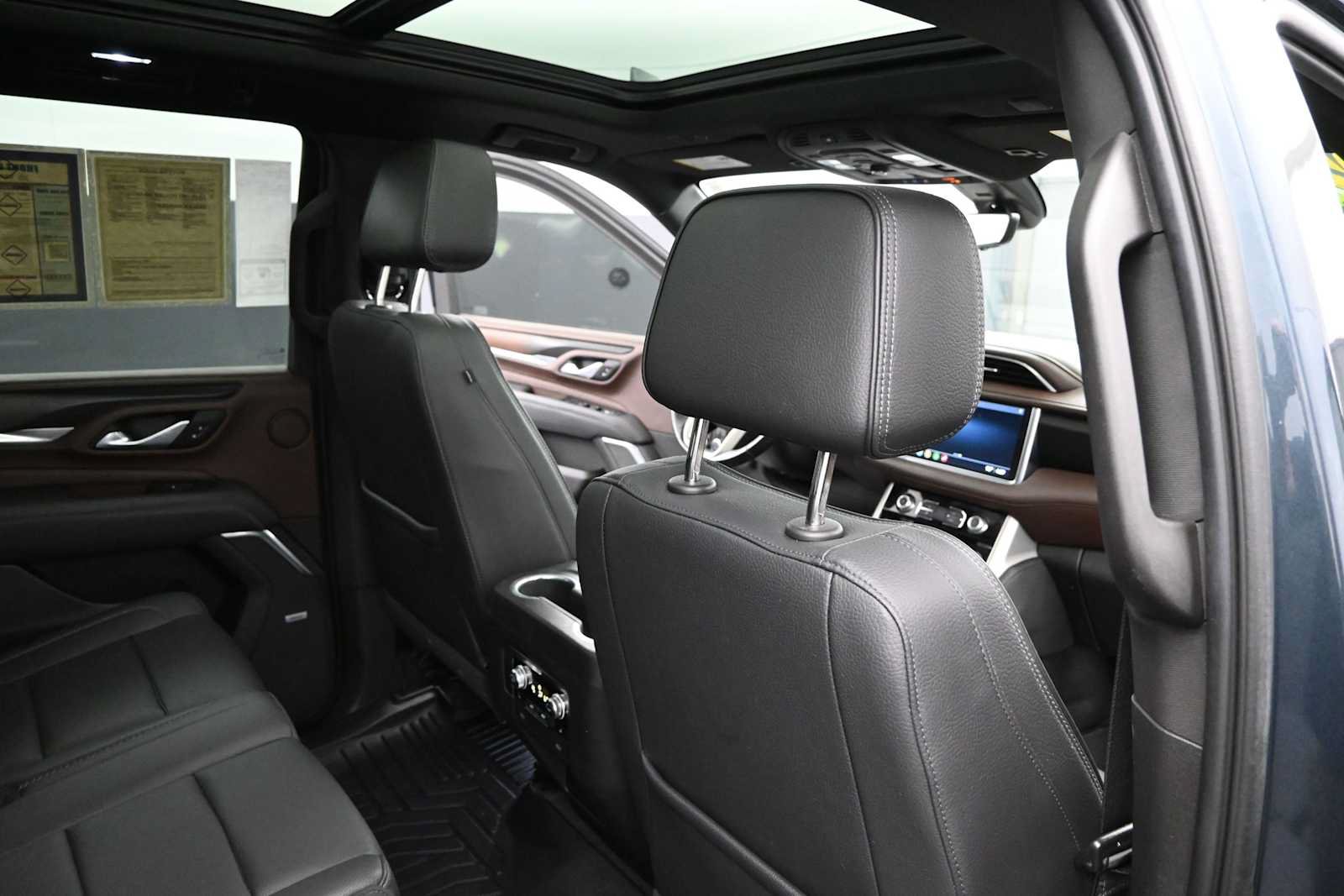 Used 2021 GMC Yukon Denali w/ Denali Premium Package RWD image 33
