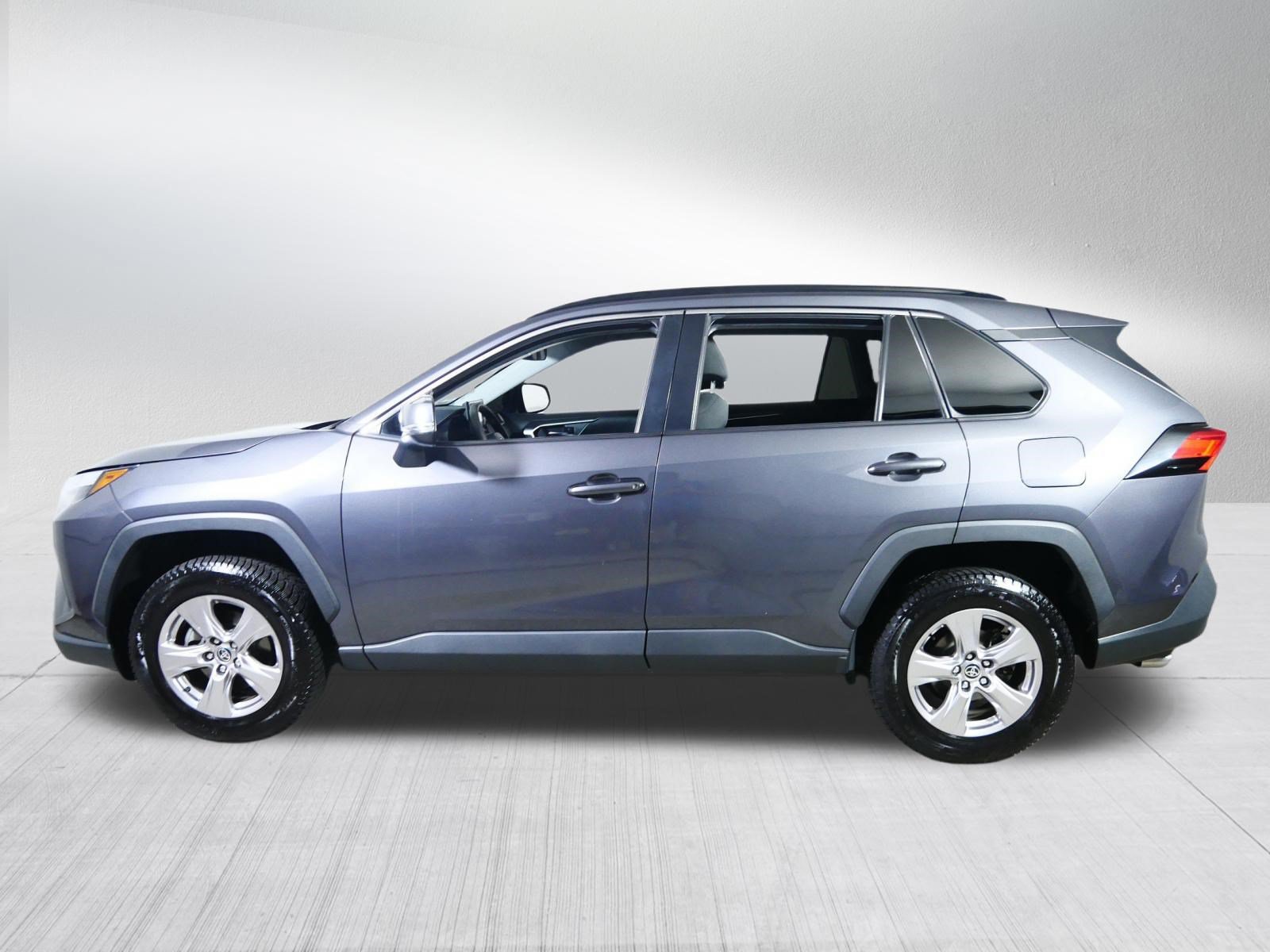 Used 2022 Toyota RAV4 XLE AWD/4WD image 4