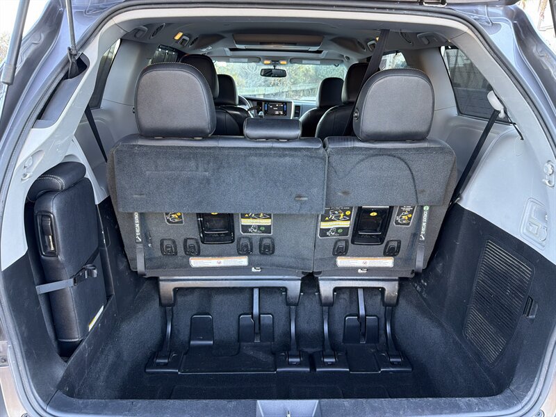 Used 2016 Toyota Sienna SE Premium FWD image 20