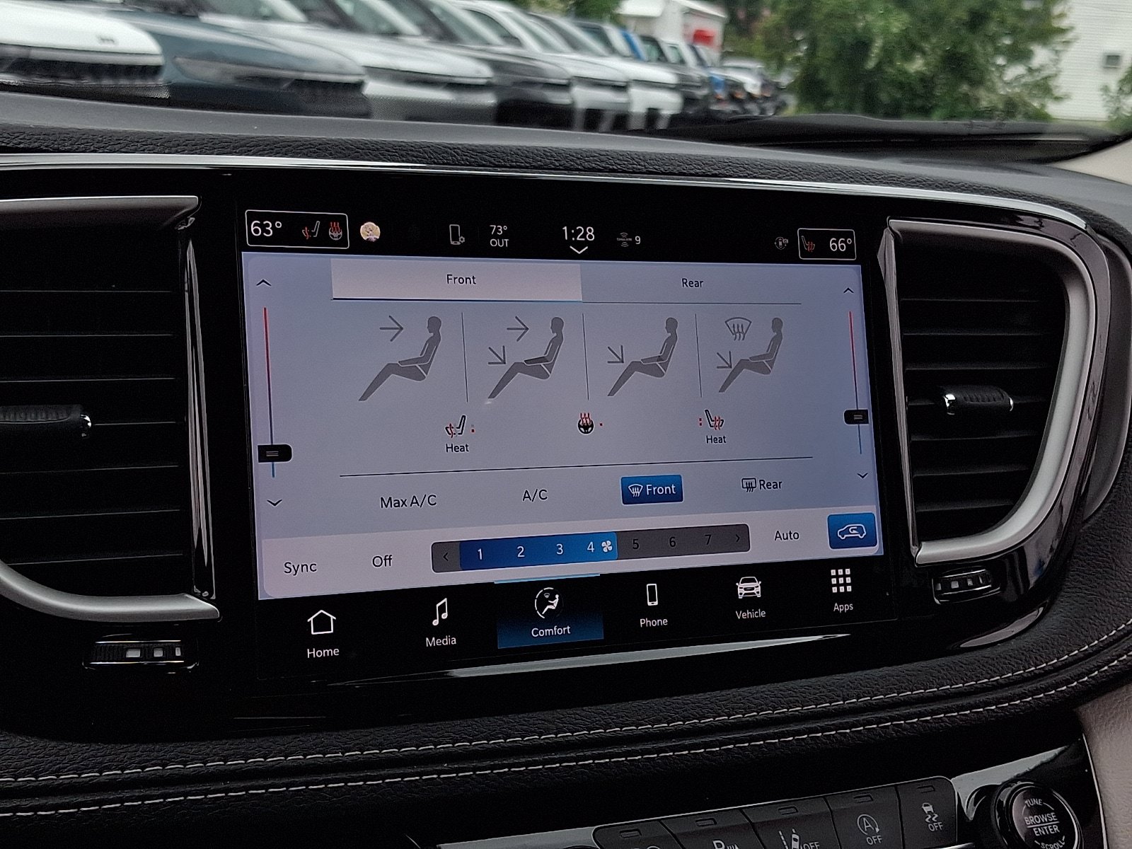 Certified 2024 Chrysler Pacifica Touring-L AWD/4WD image 16