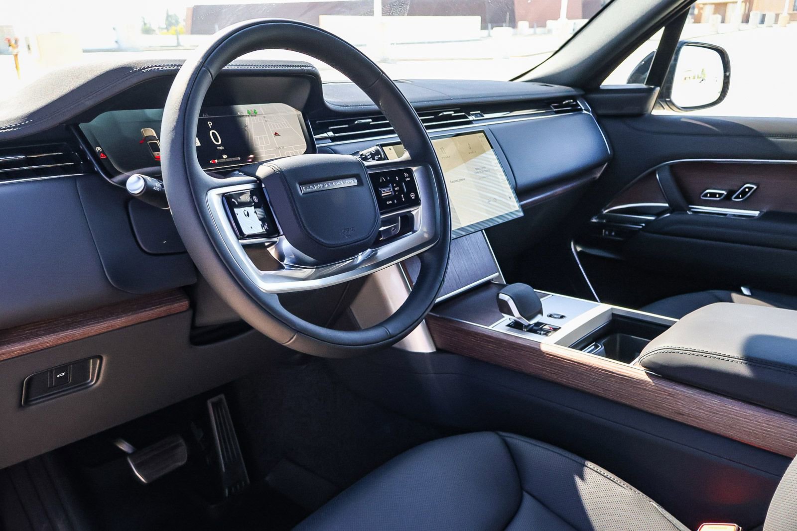 New 2025 Land Rover Range Rover SE image 30