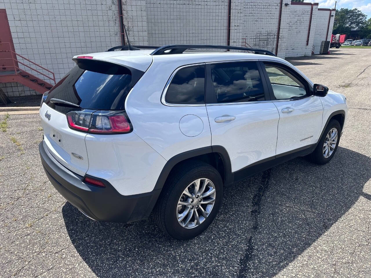 Used 2022 Jeep Cherokee Latitude Lux w/ Sun & Sound Group image 3