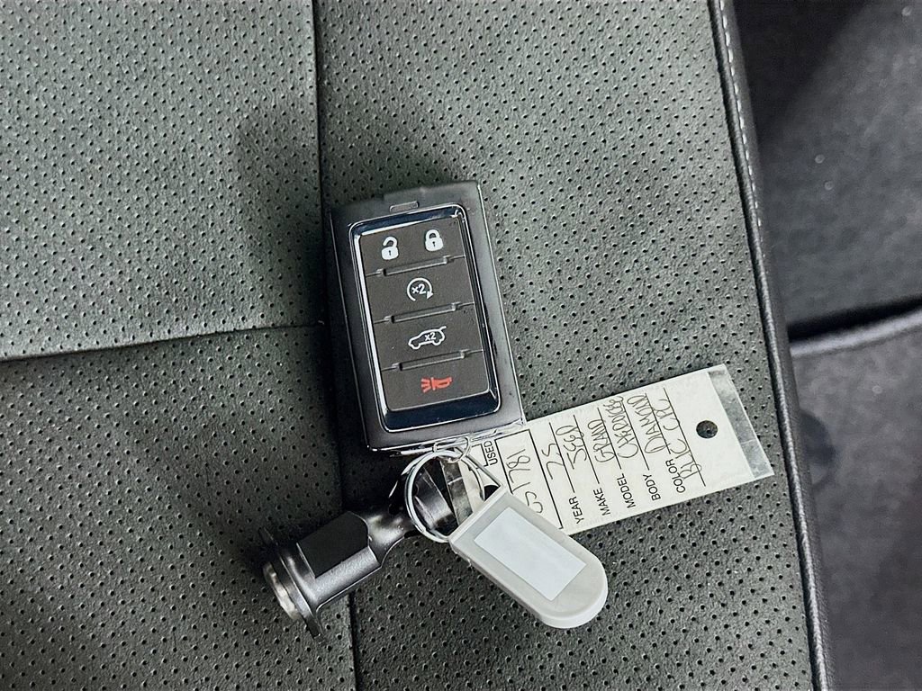 New 2025 Jeep Grand Cherokee Altitude image 19