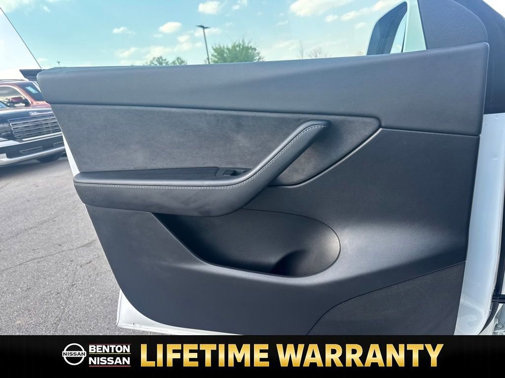 Used 2021 Tesla Model Y Long Range image 11