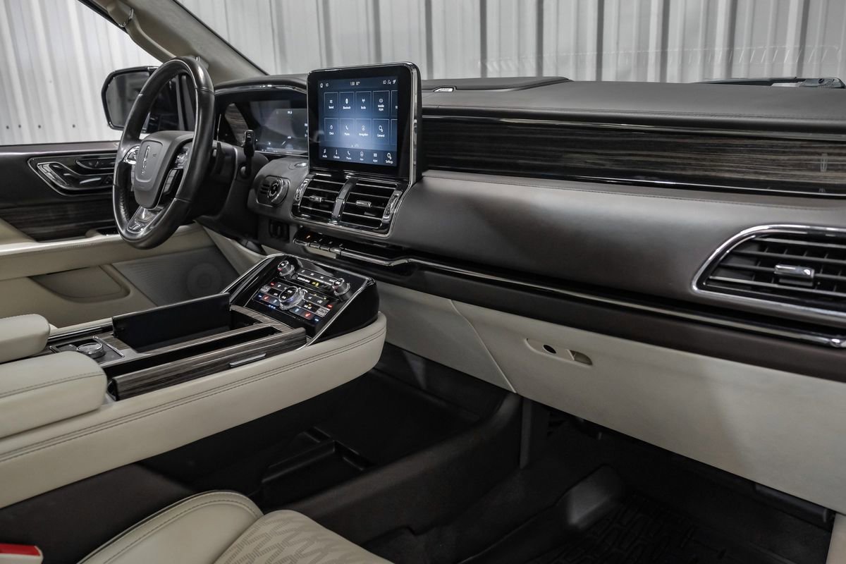 Used 2020 Lincoln Navigator Black Label w/ Cargo Convenience Package AWD/4WD image 12